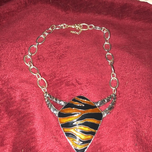 VINTAGE Animal print silver tone choker, older piece still looks new - Picture 3 of 9